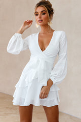 Vestido Kerry con mangas globo y capas, color blanco
