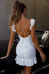 Minivestido blanco de encaje con volantes y tirantes Pearl
