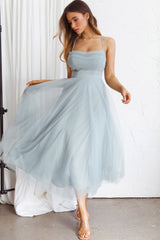 Vestido midi de malla con escote plisado Floating By en color salvia