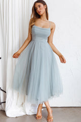Vestido midi de malla con escote plisado Floating By en color salvia