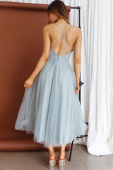 Vestido midi de malla con escote plisado Floating By en color salvia