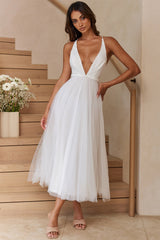 Vestido midi superpuesto de malla con escote pronunciado flotante blanco
