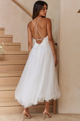 Vestido midi superpuesto de malla con escote pronunciado flotante blanco