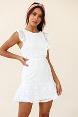 Vestido floral de malla Jackie Pinafore blanco