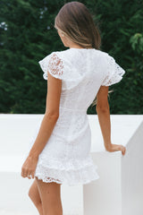 Vestido Lark de cuello redondo y manga con volantes con superposición de encaje blanco