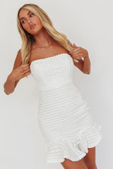 Minivestido blanco sin tirantes con superposición de encaje y bajo con volante Zoey