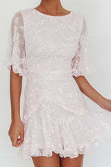 Vestido Leona com Meia Manga, Babados e Bordados - Blush
