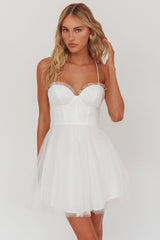 Vestido de fiesta corto de gasa con escote corazón Smitten
