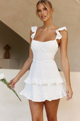 Vestido blanco con espalda con cordones, detalles de ribetes con volantes y ribetes, Moonlit Moment