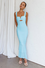 Vestido largo estilo cola de sirena fruncido Nadia, azul claro