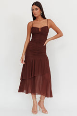 Vestido Maxi Kailua com Babados e Bainha em Camadas Chocolate