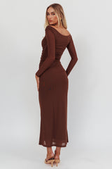 Vestido maxi de malla con hombros descubiertos In Blooms, color chocolate