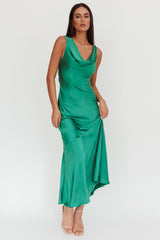 Vestido largo drapeado con espalda y cuello desbocado Cecilia, color esmeralda
