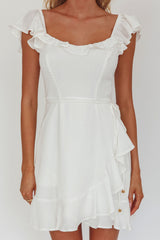 Vestido blanco con volantes y lazo en la cintura Thinkin' Bout You