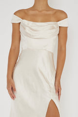 Vestido Lucinda escote Bardot con espalda en V color champán