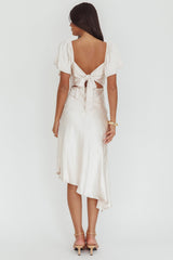 Vestido Midi Asimétrico Con Lazo Trasero Grayson Color Champán