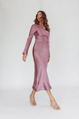 Vestido midi Loveland con espalda de capucha en color uva