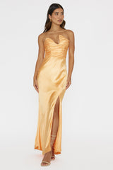 Vestido maxi con escote asimétrico Blaise color Albaricoque