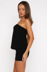 Minivestido strapless negro persiguiendo un sueño