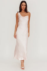 Vestido maxi de satén con cuello vuelto Treats en rosa bebé