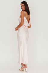 Vestido maxi de satén con cuello vuelto Treats en rosa bebé