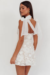 Minivestido blanco con hombro anudado y adornos Suns Out
