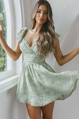 Vestido Lola aguacate texturizado fruncido con volantes en los hombros