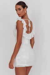Minivestido Branco com Busto Franzido e Babados Sábado Doce