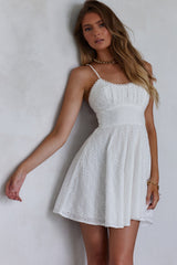 Vestido blanco con cordones en la espalda Wishing And Hoping