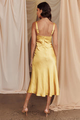 Vestido Midi de Cetim Perfect Day Mostarda