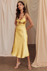 Vestido Midi de Cetim Perfect Day Mostarda