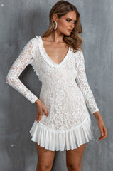 Vestido de encaje blanco Isabella de manga larga con espalda descubierta