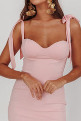 Vestido maxi Rosa con hombros anudados color rosado