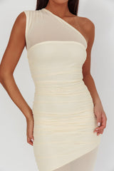 Vestido largo transparente con un solo hombro Verity color mantequilla