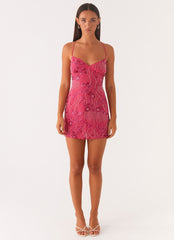 Minivestido con lentejuelas Vietta y tirantes finos - Fucsia