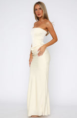 Vestido largo Love This Feeling de color mantequilla