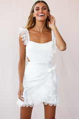 Vestido cruzado de encaje Sonnet con ribete de encaje, blanco