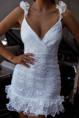 Vestido mini de encaje con volantes, laterales fruncidos y bajo a capas Kaley blanco