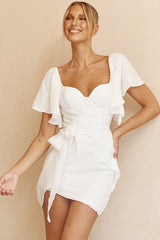 Vestido cruzado blanco con mangas de ángel y busto moldeado Aphrodite