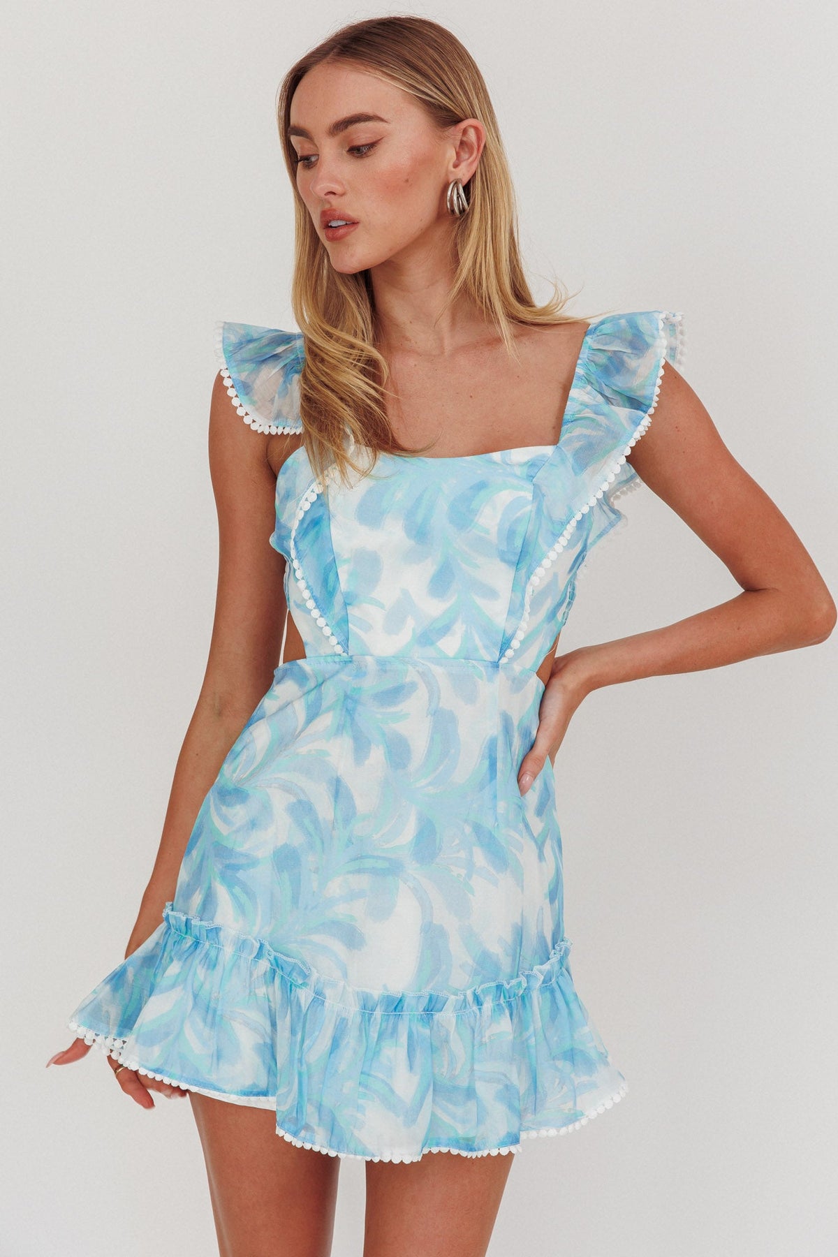 Vestido con volantes y lazo en la espalda Porcia Hojas Azules