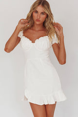 Vestido blanco Heaven Sent con busto fruncido y mangas abullonadas