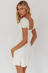 Vestido blanco Heaven Sent con busto fruncido y mangas abullonadas