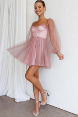 Vestido Curto com Mangas Transparentes Conto de Fadas Rosa