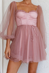 Vestido Curto com Mangas Transparentes Conto de Fadas Rosa