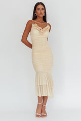 Vestido midi franzido com decote drapeado Nadia - Amarelo Manteiga