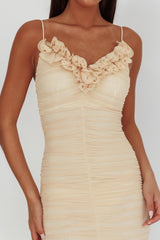 Vestido midi franzido com decote drapeado Nadia - Amarelo Manteiga