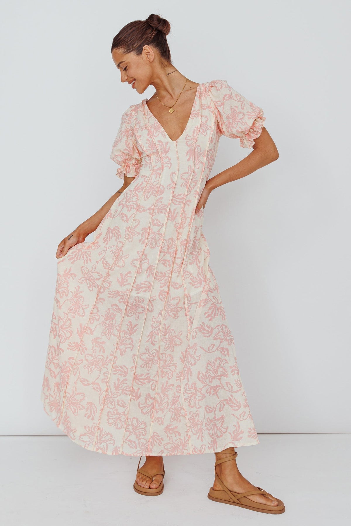 Vestido rosa Sitting Pretty con pliegues, pinzas y mangas abullonadas