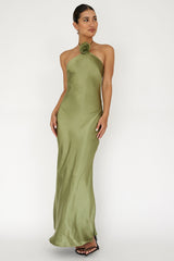 Vestido Halter Olive com Decoração Floral de Luxo
