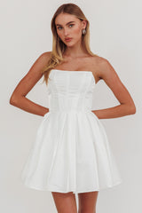 Minivestido acampanado sin tirantes Loveless en blanco roto