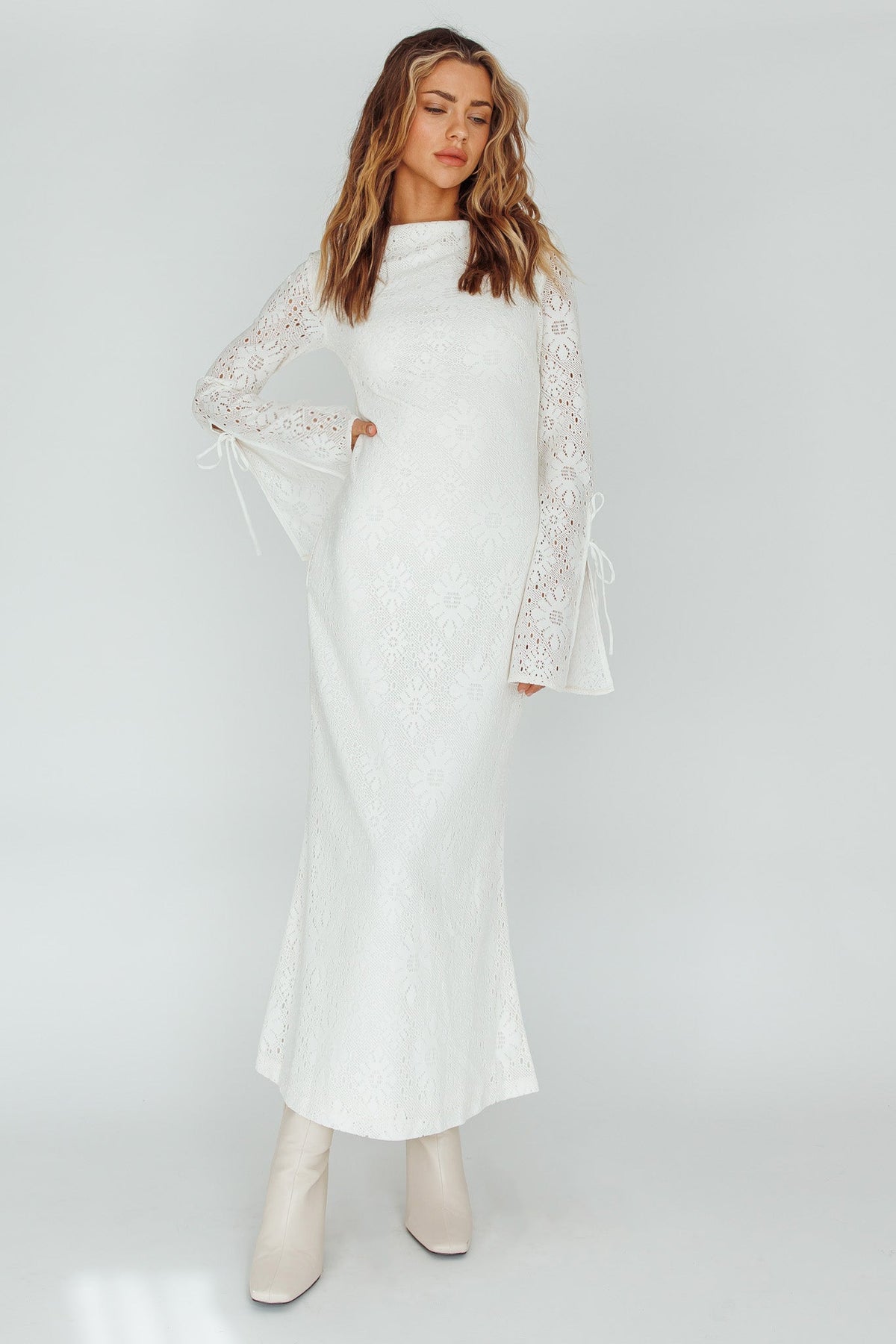 Vestido midi de encaje de manga larga Kalia color crema